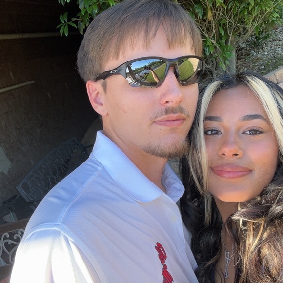 Meet your Posher, Madison - Picture 1 of 1